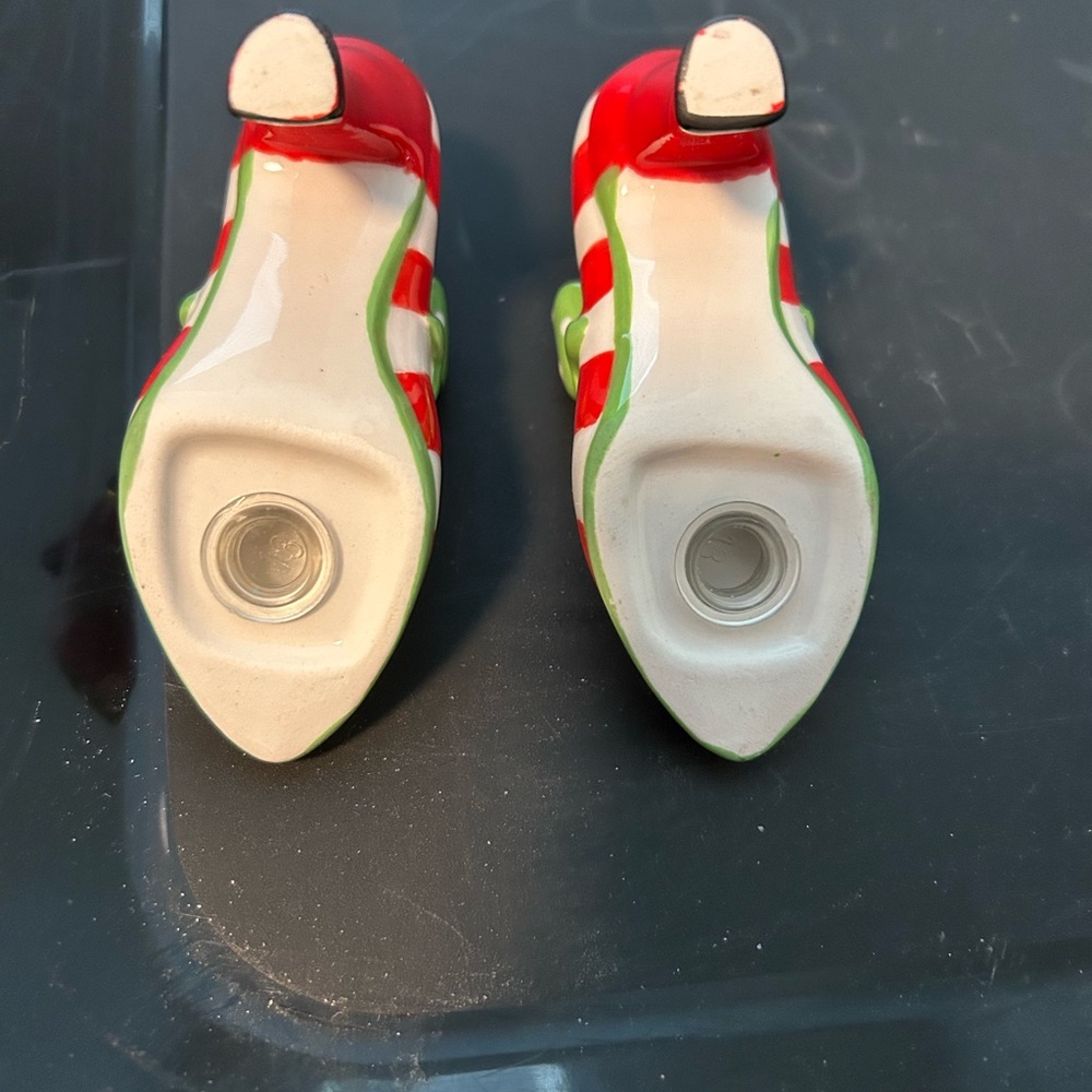 Salt and Pepper Shakers / Christmas Decor - Picture 3 of 3